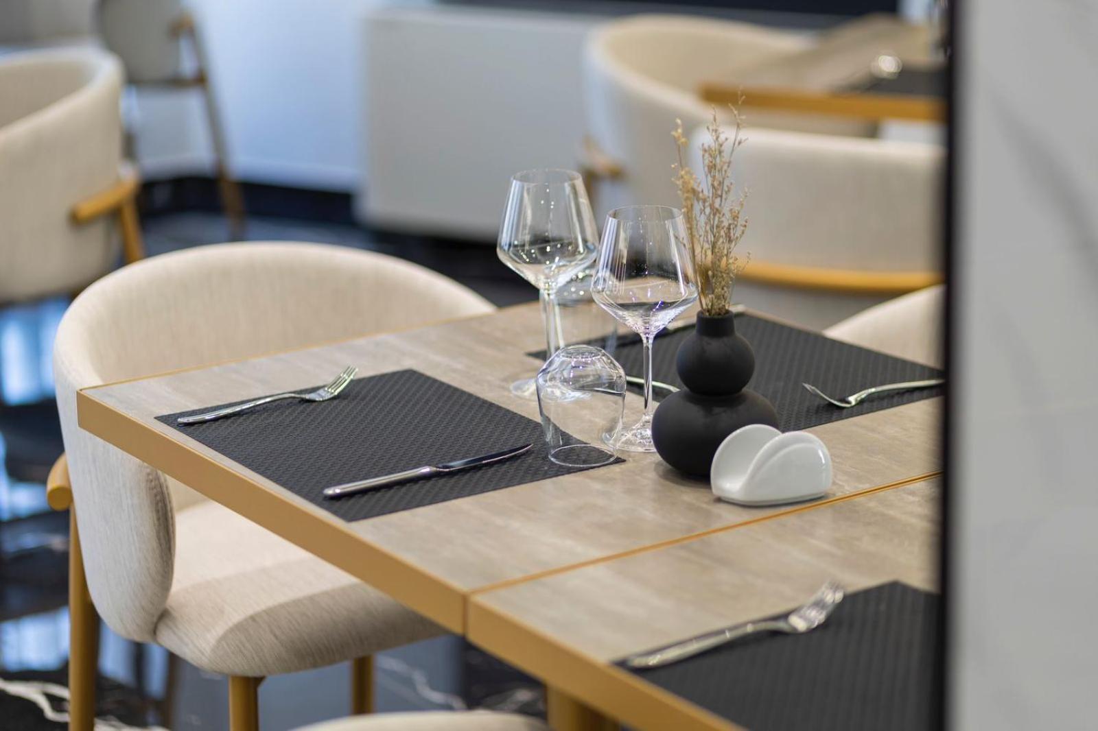Destiny Hotel & Spa Yzberishti エクステリア 写真