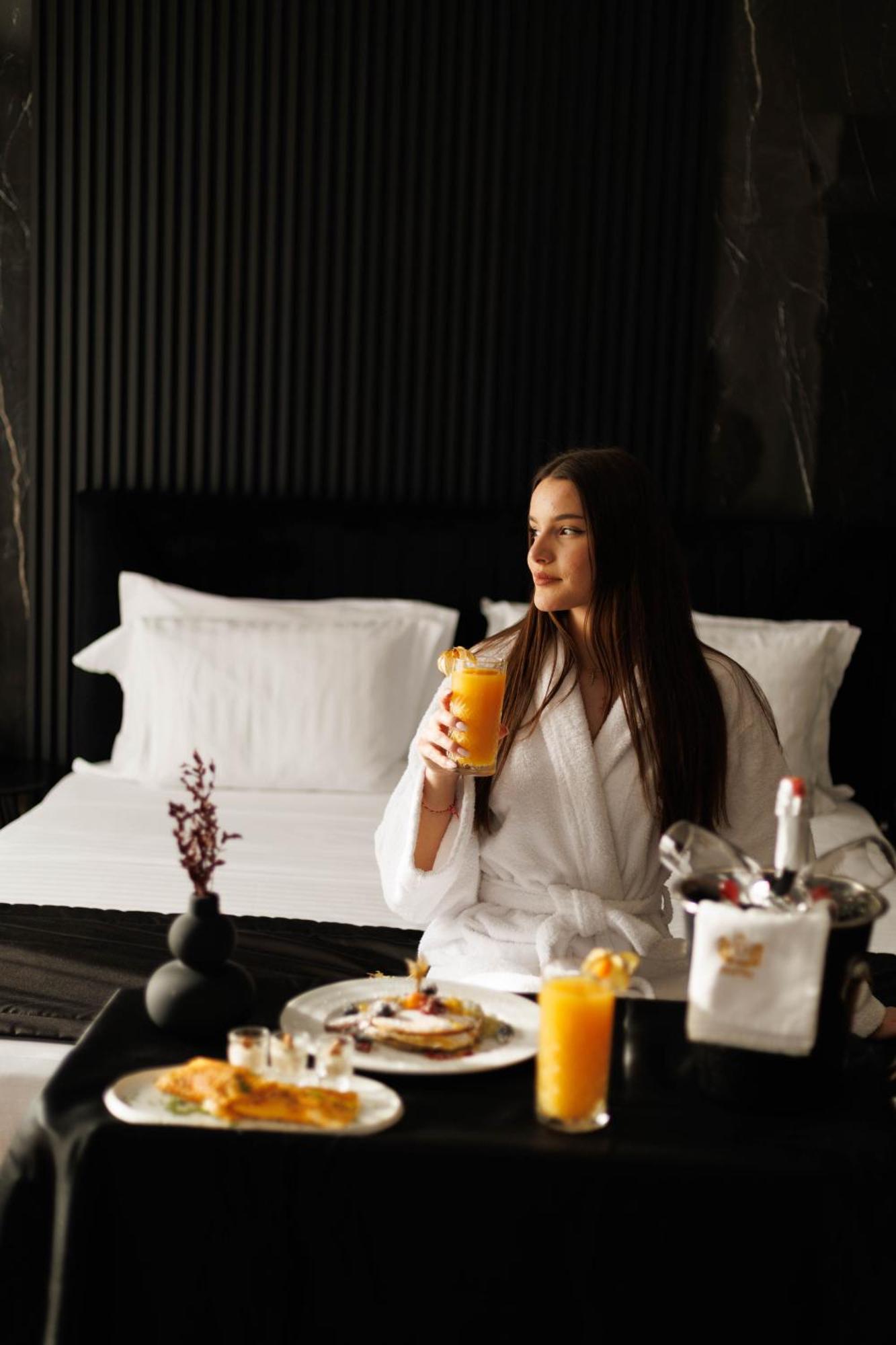 Destiny Hotel & Spa Yzberishti エクステリア 写真